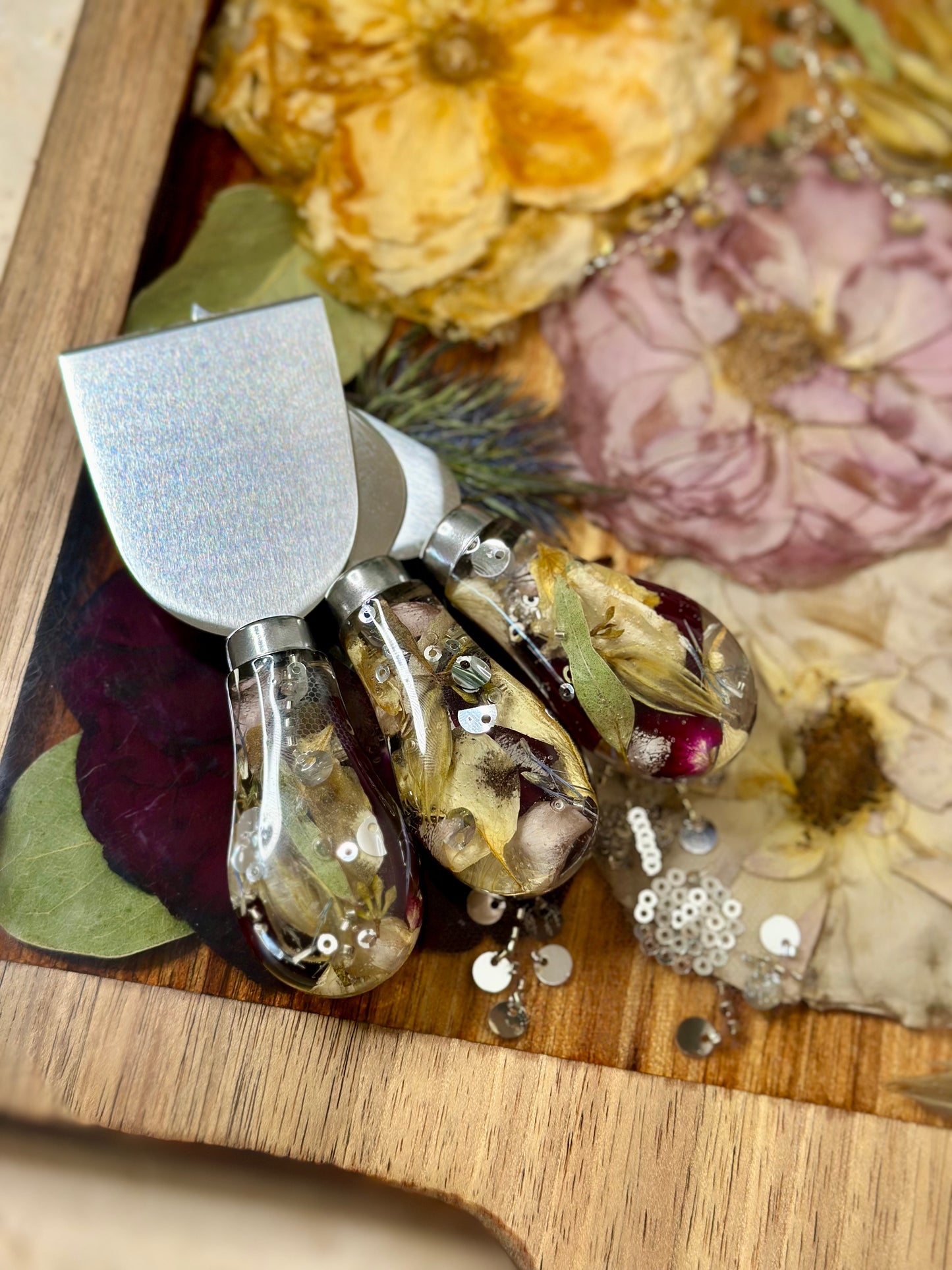 Cheese Knife Flower Preservation