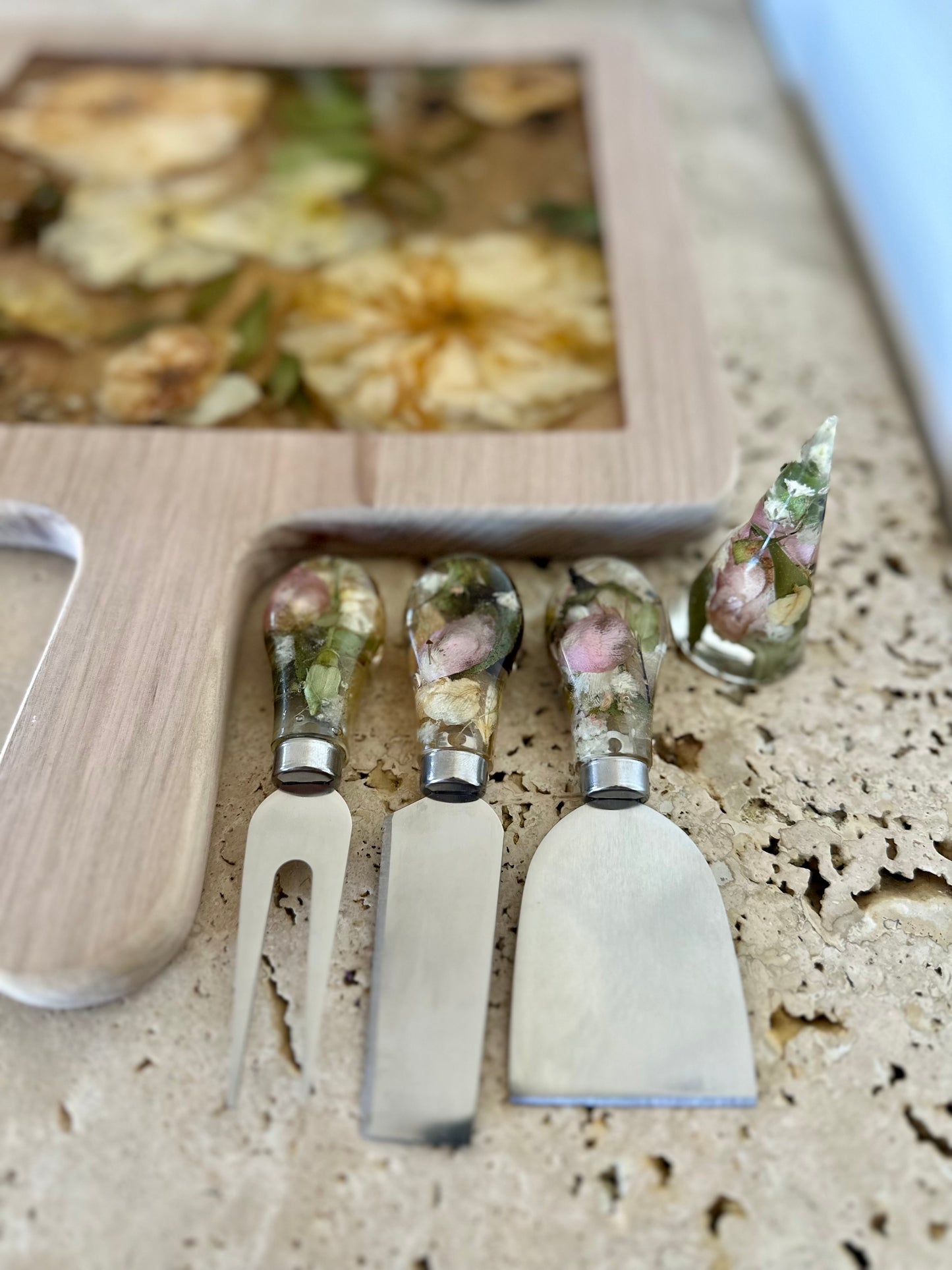 Cheese Knife Flower Preservation